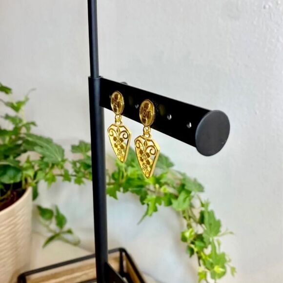 Retro Gold‎ Floral Dangly Earrings - Picture 5 of 7